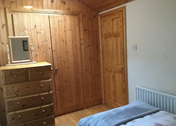 Large 5 Bedroom In Shankill South ダブリン