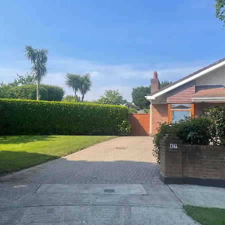 Large 5 Bedroom In Shankill South 度假居 都柏林