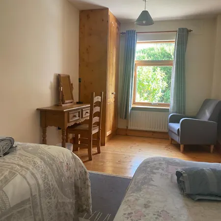 Large 5 Bedroom In Shankill South Дублин