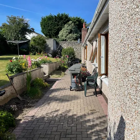 بيت للعطل Large 5 Bedroom In Shankill South