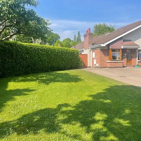 Dom wakacyjny Large 5 Bedroom In Shankill South *
