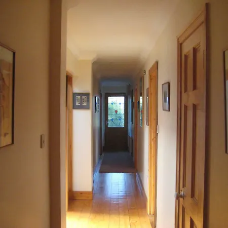 Dom wakacyjny Large 5 Bedroom In Shankill South