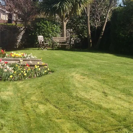 Large 5 Bedroom In Shankill South بيت للعطل *