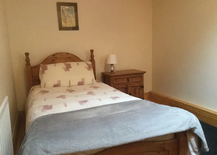 Large 5 Bedroom In Shankill South *