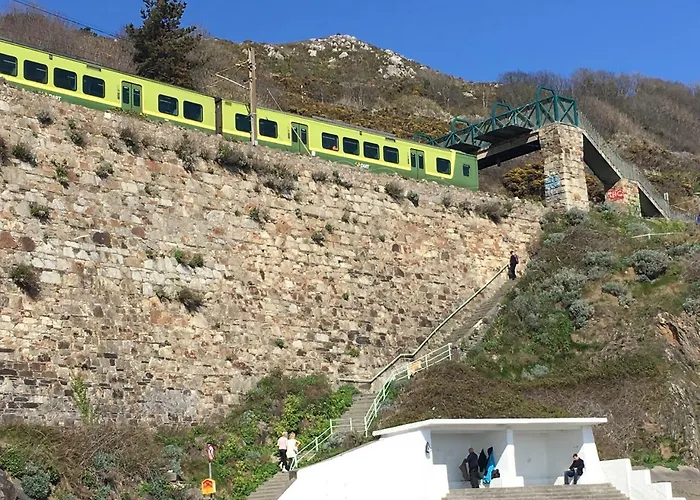 Large 5 Bedroom In Shankill South Tatil Evi Dublin