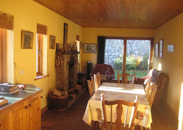 Large 5 Bedroom In Shankill South *