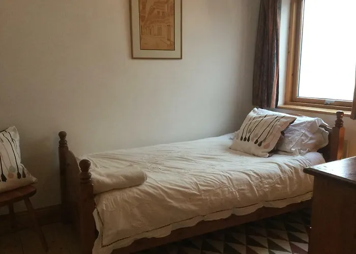 Large 5 Bedroom In Shankill South Tatil Evi *