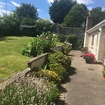 بيت للعطل Large 5 Bedroom In Shankill South