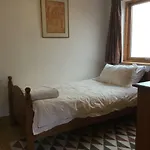 بيت للعطل Large 5 Bedroom In Shankill South