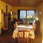 Large 5 Bedroom In Shankill South بيت للعطل *