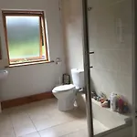 Large 5 Bedroom In Shankill South بيت للعطل